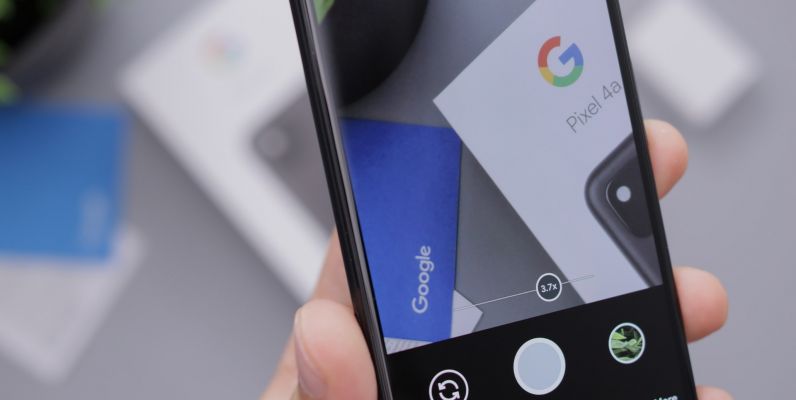 Smartphone mit geöffneter Kamera-Anwendung
